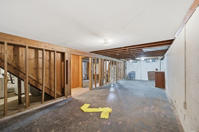 642 Sylvan Ln, Wichita, KS 67218