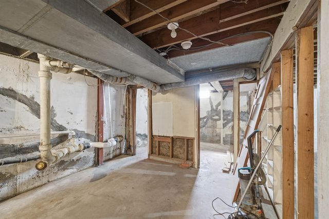 642 Sylvan Ln, Wichita, KS 67218