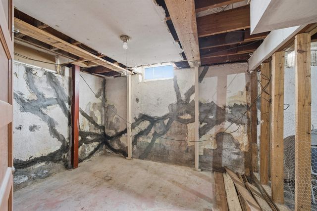 642 Sylvan Ln, Wichita, KS 67218