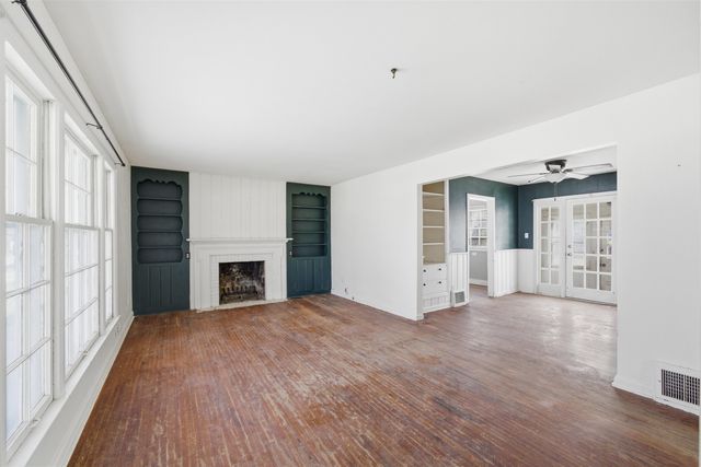 642 Sylvan Ln, Wichita, KS 67218