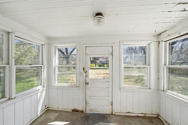 642 Sylvan Ln, Wichita, KS 67218