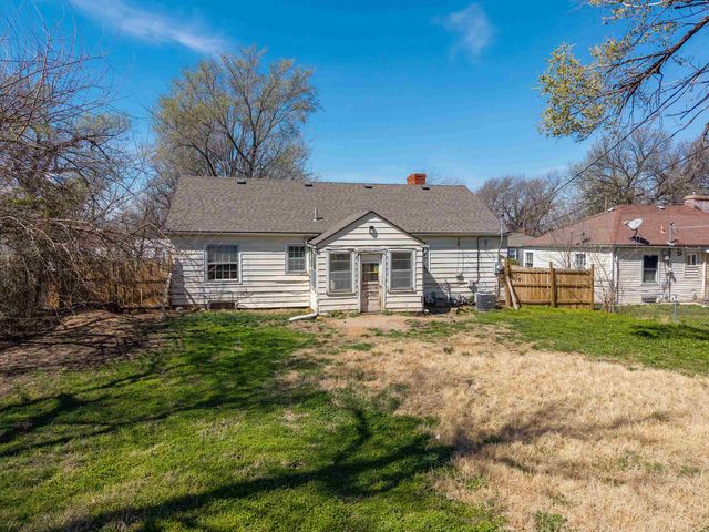 642 Sylvan Ln, Wichita, KS 67218