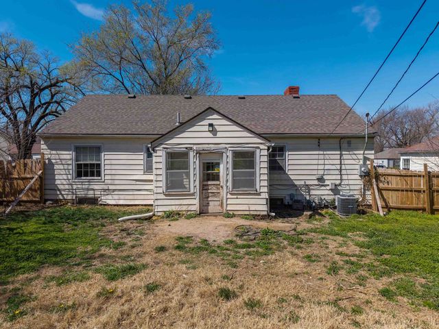 642 Sylvan Ln, Wichita, KS 67218