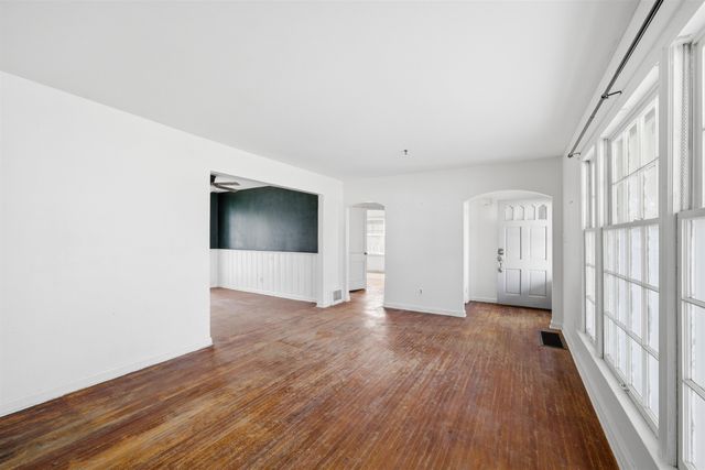 642 Sylvan Ln, Wichita, KS 67218