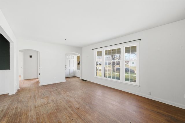 642 Sylvan Ln, Wichita, KS 67218