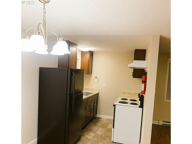 166 Ne 8TH St, Newport, OR 97365