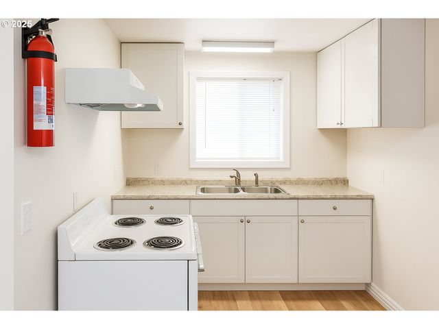 166 Ne 8TH St, Newport, OR 97365