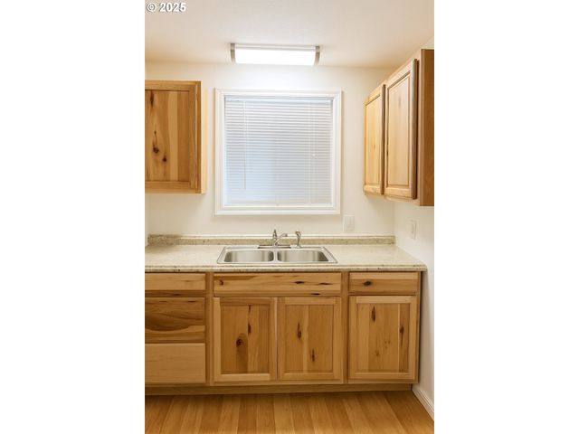 166 Ne 8TH St, Newport, OR 97365