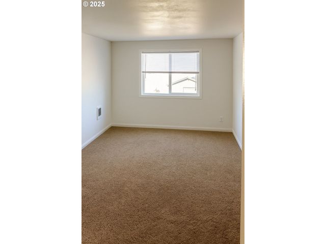 166 Ne 8TH St, Newport, OR 97365