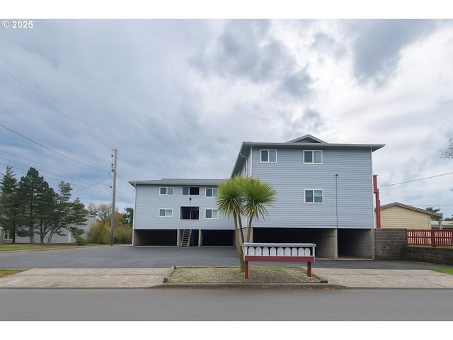 166 Ne 8TH St, Newport, OR 97365