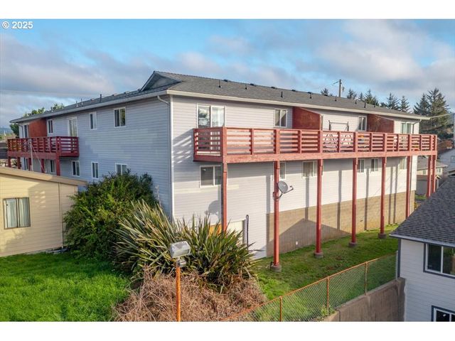 166 Ne 8TH St, Newport, OR 97365