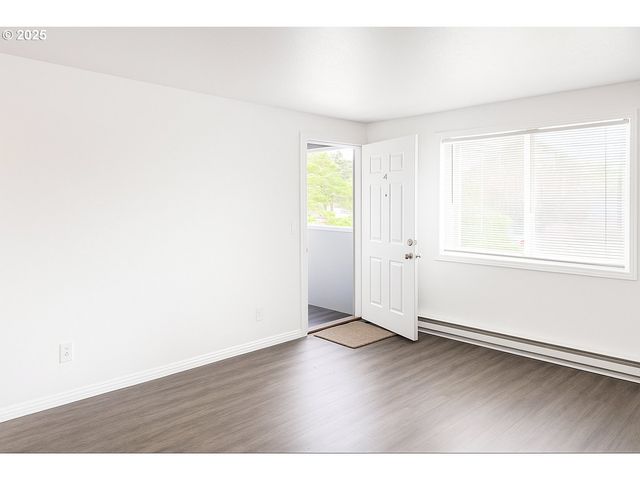 166 Ne 8TH St, Newport, OR 97365