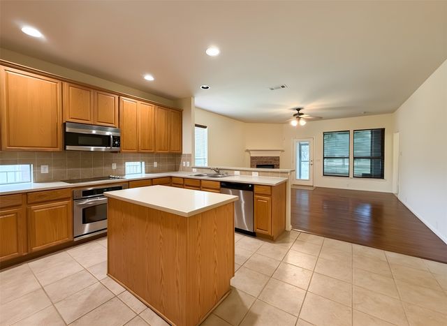 6820 Algarve Drive, Denton, TX 76210