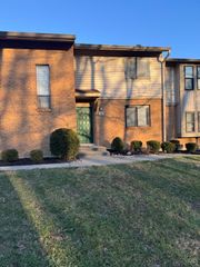 22 Oakwood Court, Springdale, OH 45246