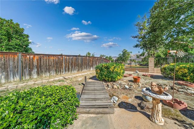 1137 Avenida Roundelay, San Jacinto, CA 92583