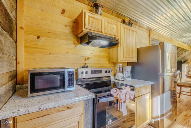 567 Edgewood Drive, Gatlinburg, TN 37738