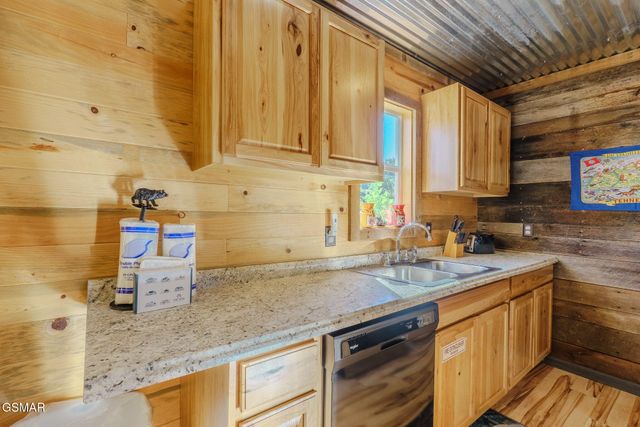 567 Edgewood Drive, Gatlinburg, TN 37738
