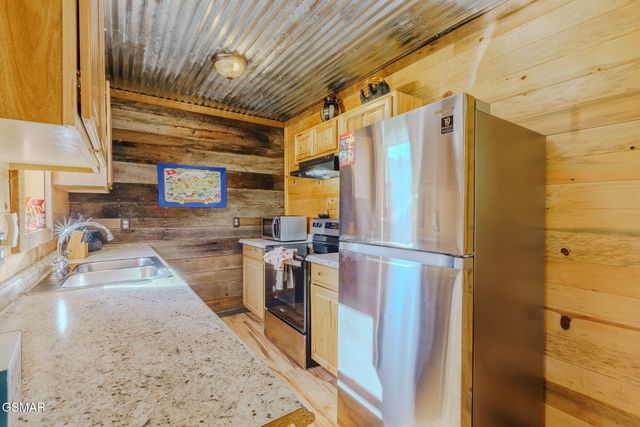 567 Edgewood Drive, Gatlinburg, TN 37738