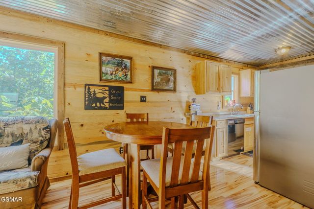 567 Edgewood Drive, Gatlinburg, TN 37738