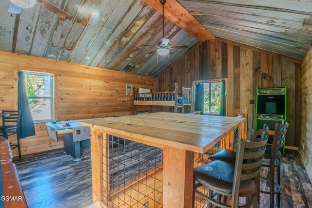 567 Edgewood Drive, Gatlinburg, TN 37738
