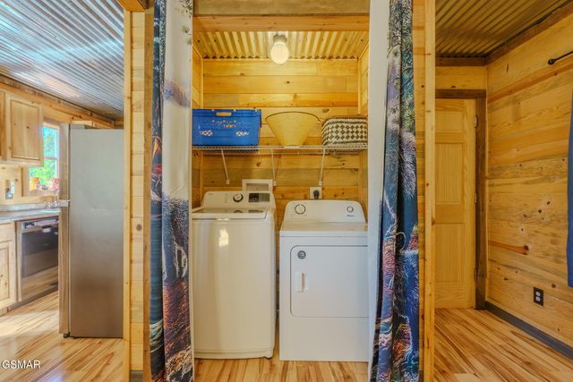 567 Edgewood Drive, Gatlinburg, TN 37738