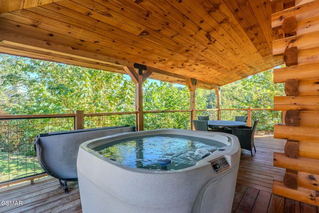 567 Edgewood Drive, Gatlinburg, TN 37738