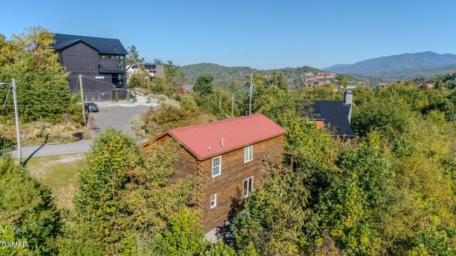 567 Edgewood Drive, Gatlinburg, TN 37738