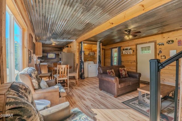 567 Edgewood Drive, Gatlinburg, TN 37738
