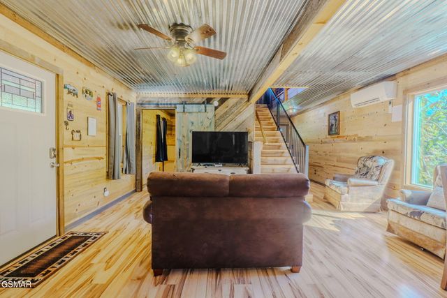 567 Edgewood Drive, Gatlinburg, TN 37738