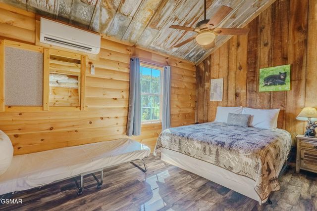 567 Edgewood Drive, Gatlinburg, TN 37738