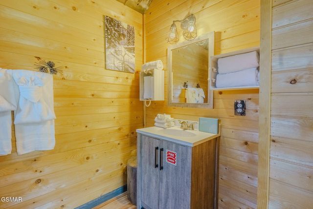 567 Edgewood Drive, Gatlinburg, TN 37738