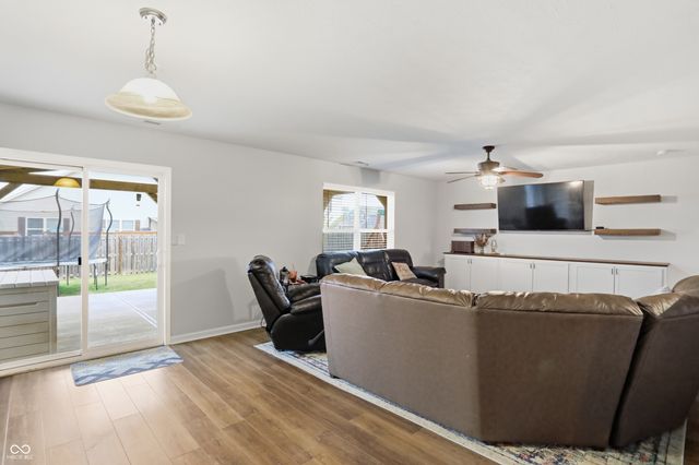 894 Kelly Pass, Greenwood, IN 46143