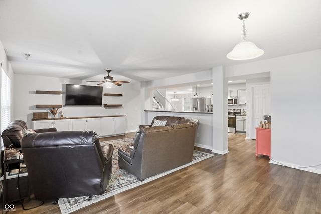 894 Kelly Pass, Greenwood, IN 46143