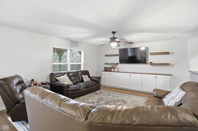 894 Kelly Pass, Greenwood, IN 46143