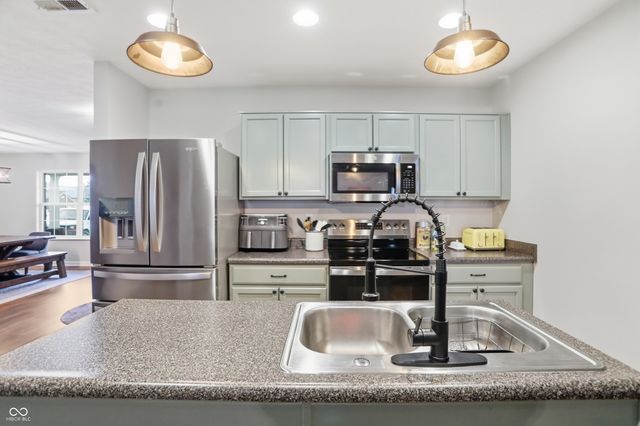 894 Kelly Pass, Greenwood, IN 46143