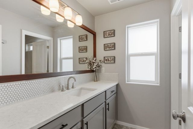 2020 N Oakland St, Liberty Lake, WA 99019