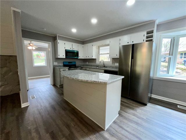 208 Shannon Forest Drive, Westminster, SC 29693