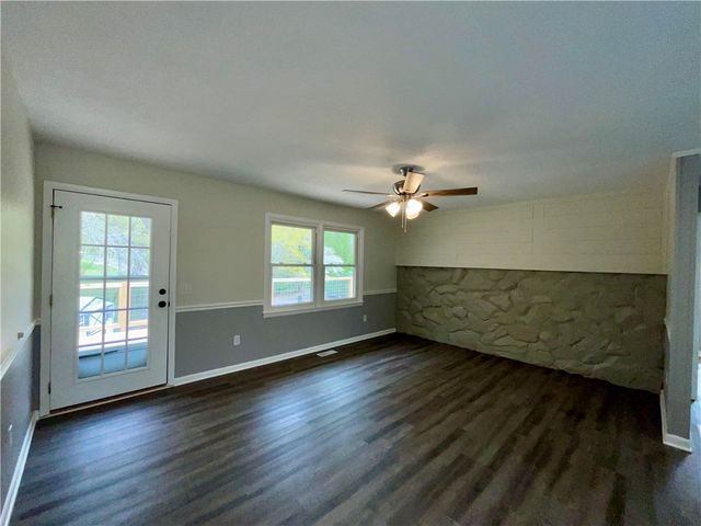 208 Shannon Forest Drive, Westminster, SC 29693