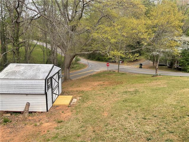 208 Shannon Forest Drive, Westminster, SC 29693