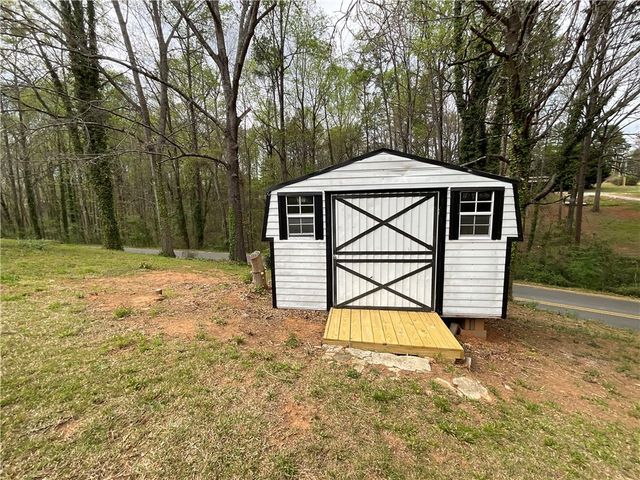 208 Shannon Forest Drive, Westminster, SC 29693