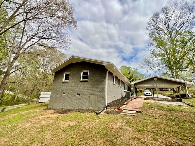 208 Shannon Forest Drive, Westminster, SC 29693