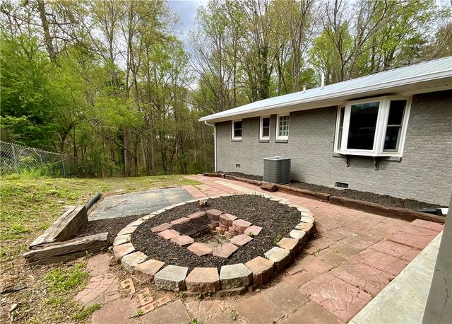 208 Shannon Forest Drive, Westminster, SC 29693