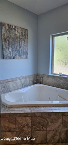 24 Cegnar Rd, Kingston, ID 83839