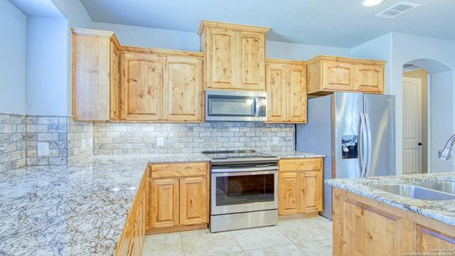 108 Parkcrest, Floresville, TX 78114
