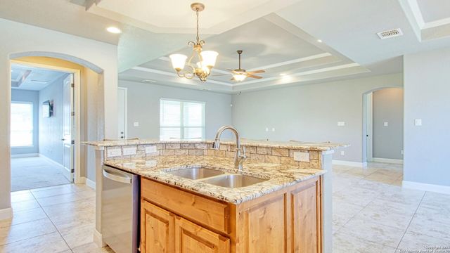 108 Parkcrest, Floresville, TX 78114