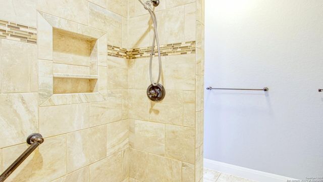 108 Parkcrest, Floresville, TX 78114