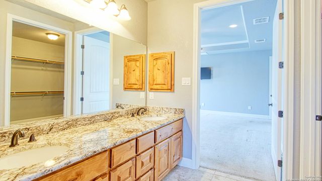 108 Parkcrest, Floresville, TX 78114