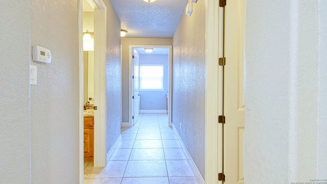 108 Parkcrest, Floresville, TX 78114