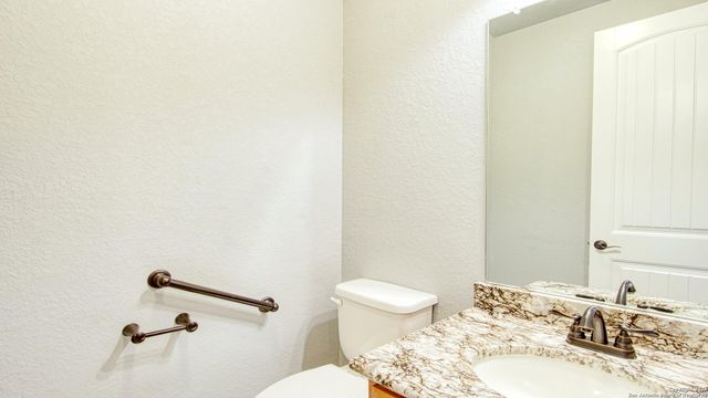 108 Parkcrest, Floresville, TX 78114