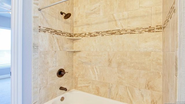 108 Parkcrest, Floresville, TX 78114